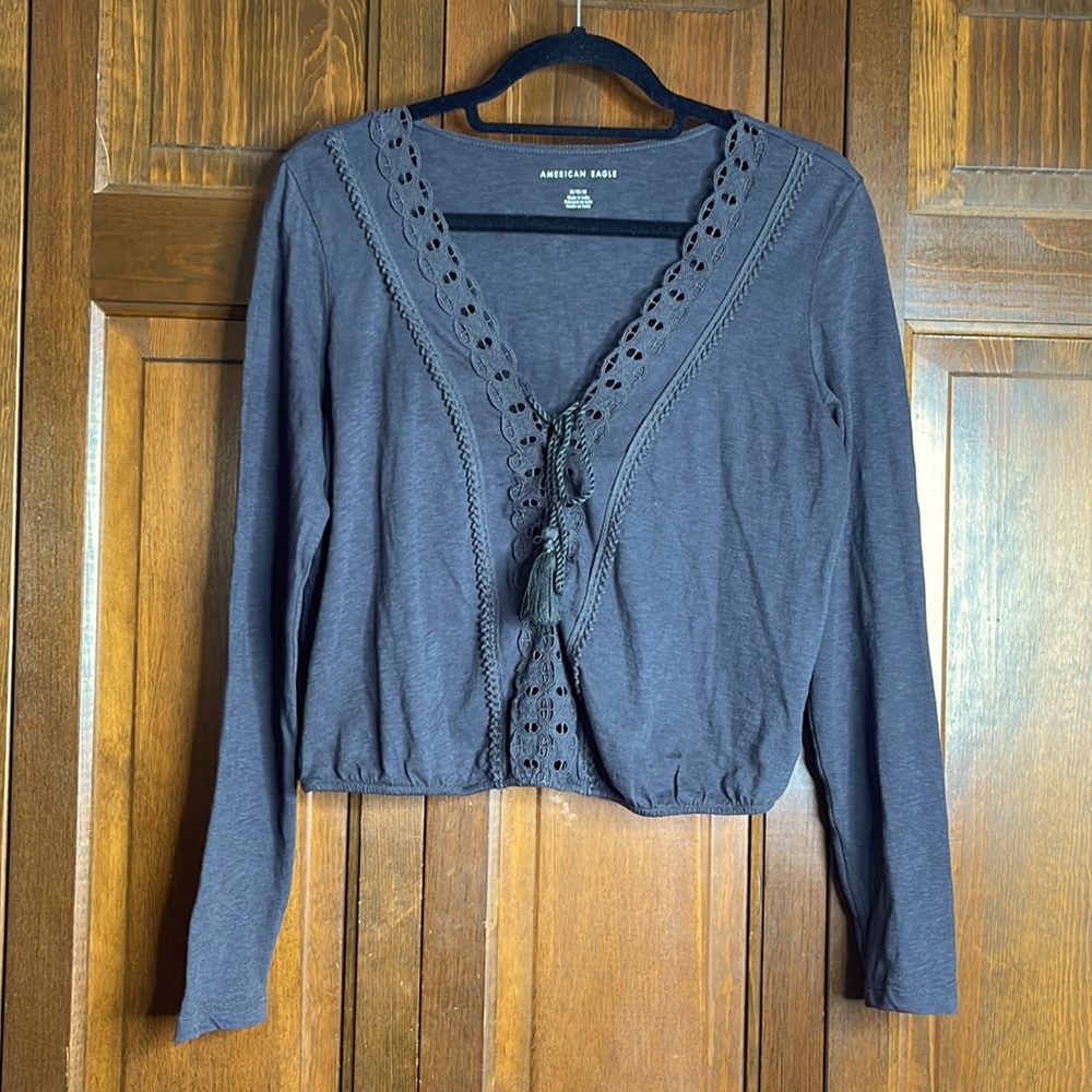American Eagle Grey med long sleeved top with beautiful v-neck detail.